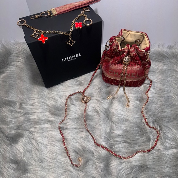 Chanel VIP Red Tweed Bucket Shoulder Bag with Charm chain~NIB - Picture 2 of 6